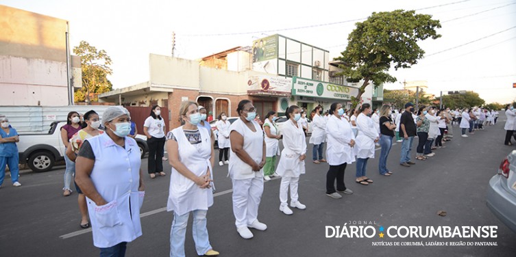 Luto e comoção: colegas de técnica de enfermagem morta pela Covid-19 fazem homenagem em Corumbá